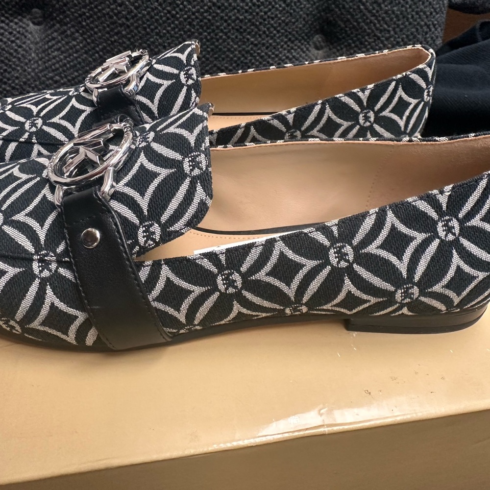 Michael Kors Black and White Flats size 7m - Picture 4 of 6